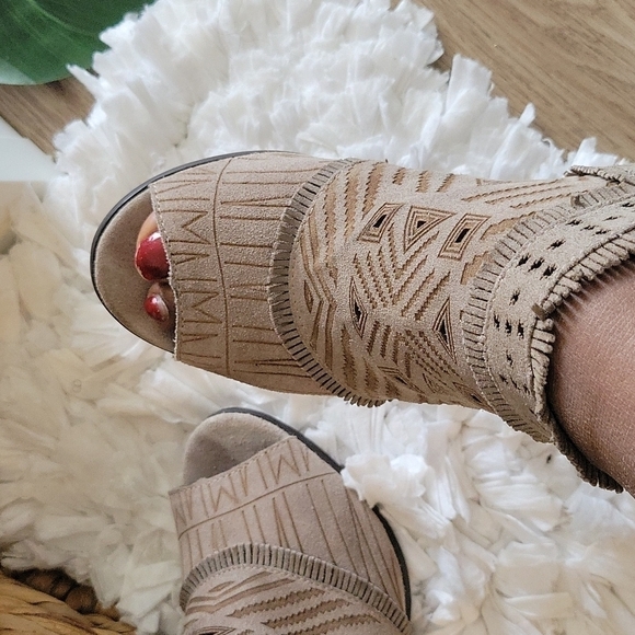 Naughty monkey peep toe cutout booties block heel boho size 9.5 - Picture 4 of 14